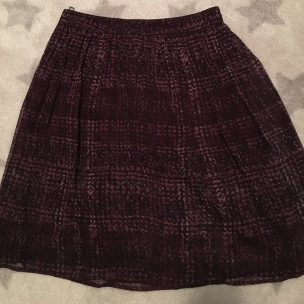 Burberry skirt

100% Silk